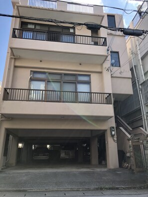 施設の正面