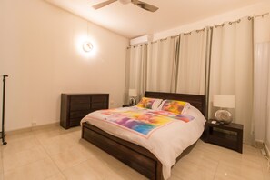 2 bedrooms, desk, iron/ironing board, travel crib