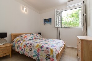 2 bedrooms, desk, iron/ironing board, travel cot