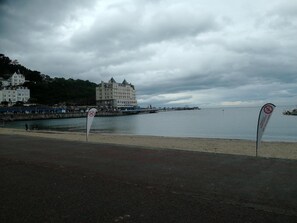 Beach nearby - Overton Villa Hotel (Llandudno)