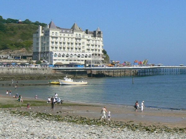 Beach nearby - Overton Villa Hotel (Llandudno)