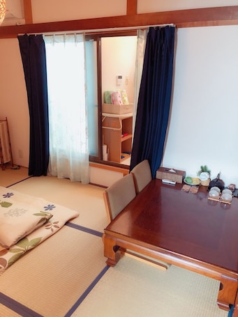 Private Vacation Home | 2 bedrooms, desk, free WiFi