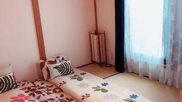 Familjehus - 2 sovrum (Private Vacation Home) | 2 sovrum, skrivbord och gratis wi-fi