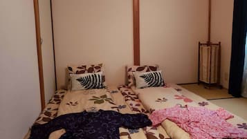 Casa família, 2 quartos (Private Vacation Home) | 2 quartos, escrivaninha, Wi-Fi de cortesia