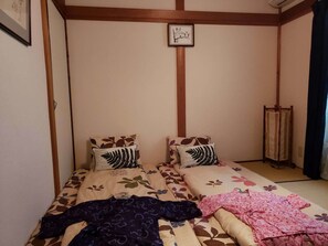 一棟貸し | 2 室のベッドルーム、デスク、WiFi (無料)