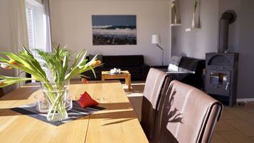House | In-room dining