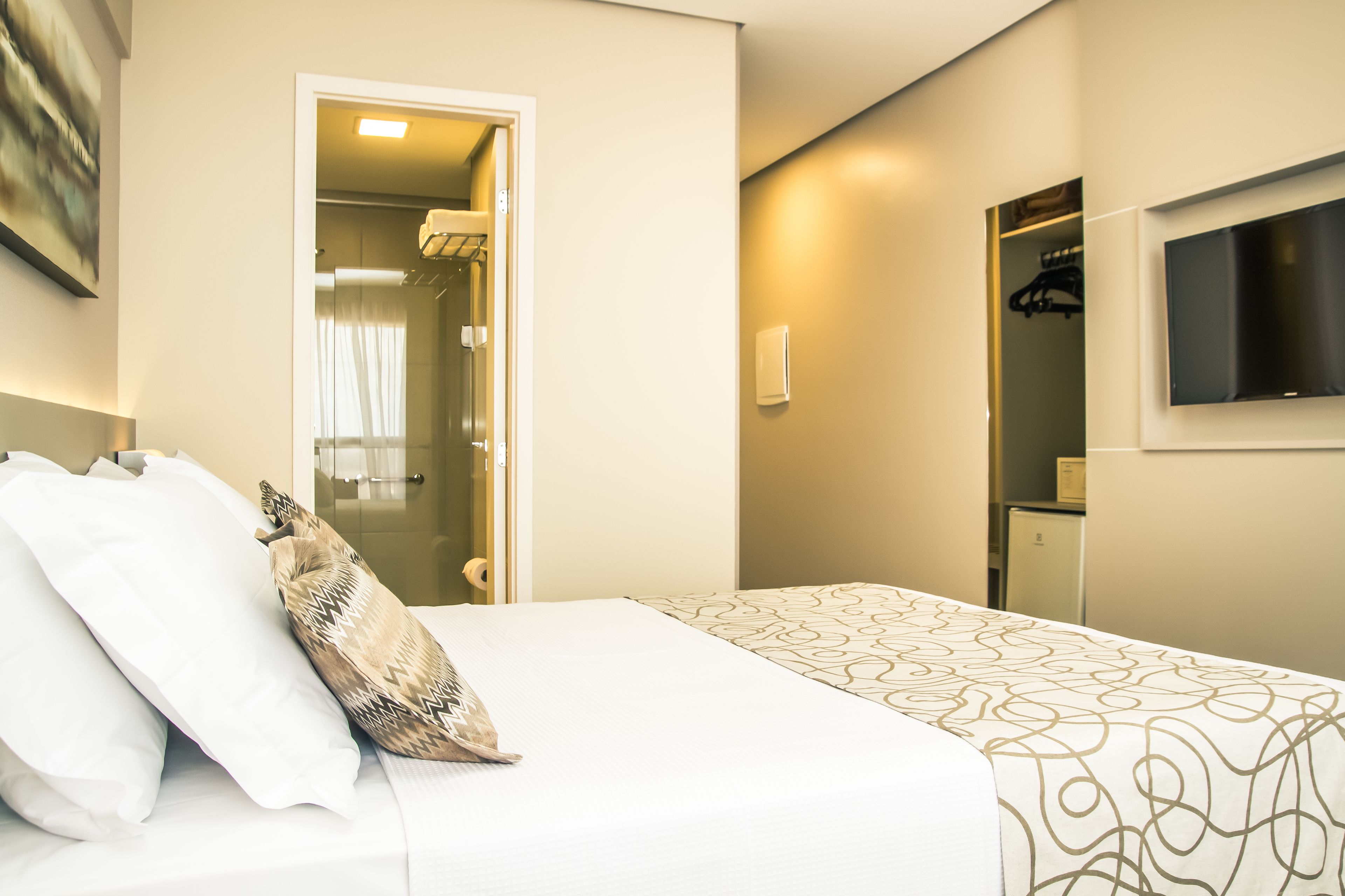 minibar, in-room safe, desk, laptop workspace