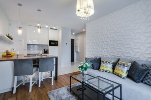 Exclusive-huoneisto (51) | Yksityinen keittonurkkaus | Jääkaappi, uuni, liesi, kahvin-/teenkeitin