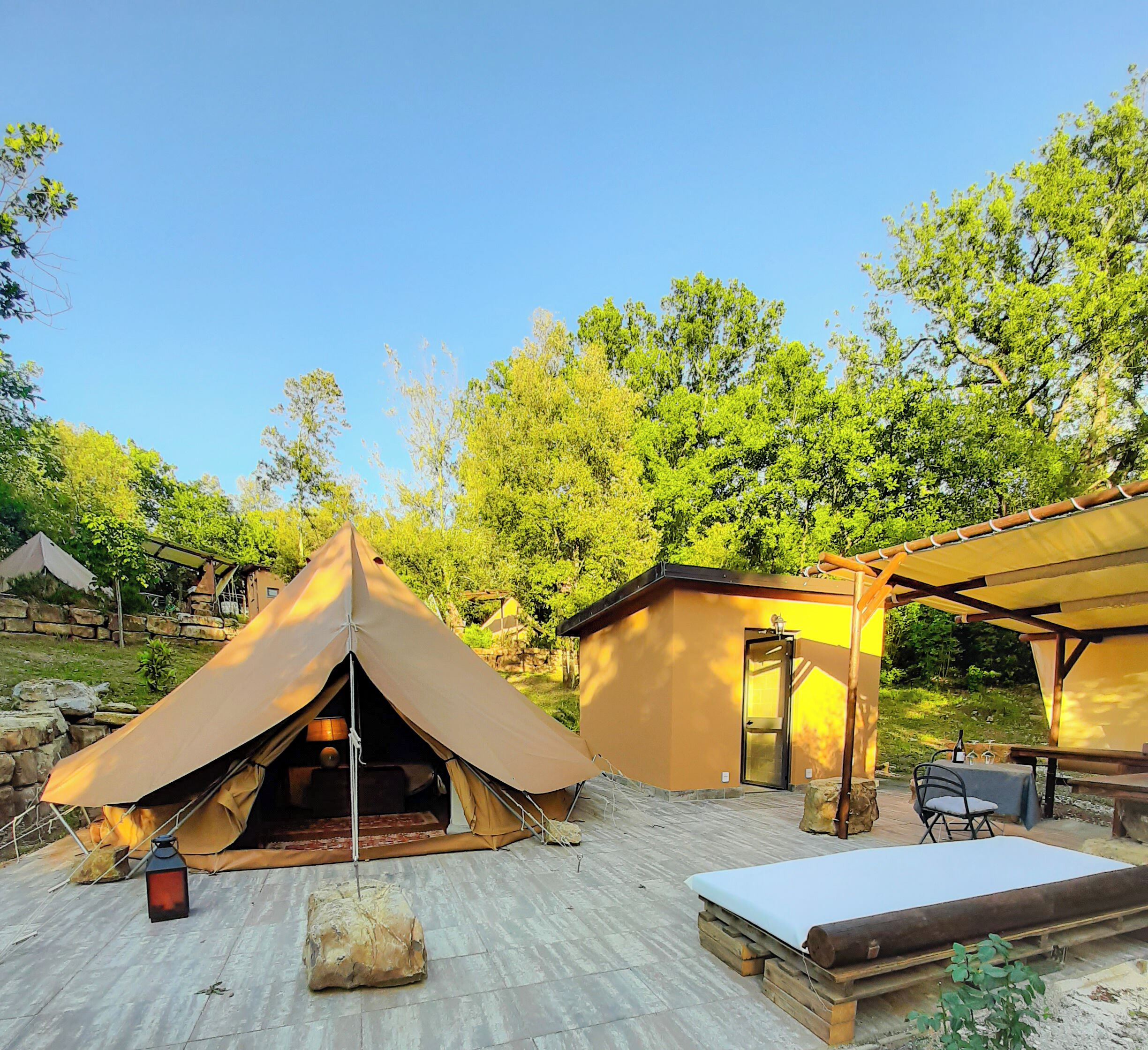 3 bedrooms, down comforters, iron/ironing board, free WiFi