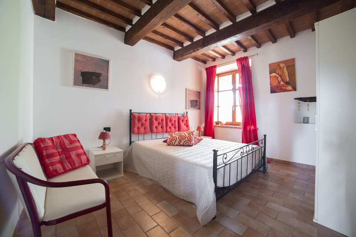 Appartamento, 2 camere da letto, vista giardino | 3 camere, copriletto in piuma, ferro/asse da stiro, Wi-Fi gratuito