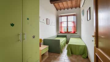 Apartment, 2 Bedrooms, Garden View | 3 bedrooms, down duvets, iron/ironing board, free WiFi