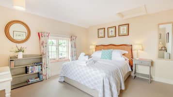 Double Room | In-room safe, iron/ironing board, rollaway beds, free WiFi