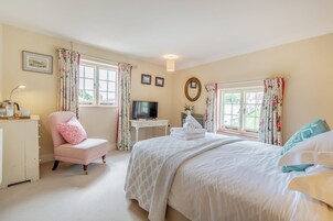 Habitación doble | Caja fuerte, tabla de planchar con plancha, camas supletorias