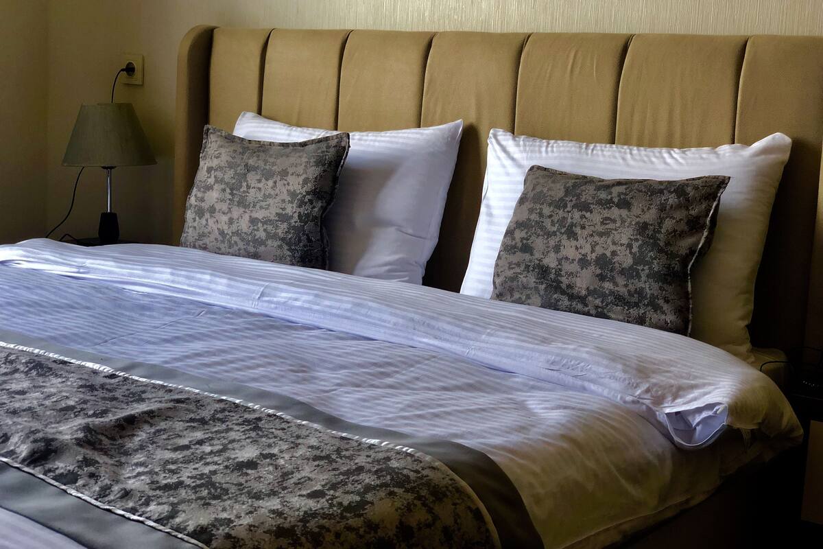 In-room safe, free wired internet