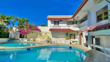 2 piscinas al aire libre