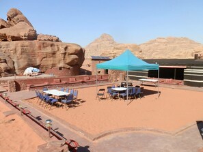 Outdoor dining - Desert Lovers Camp (Wadi Rum)