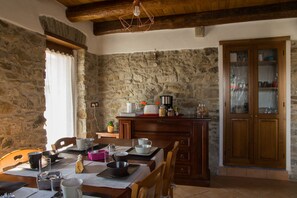 Free daily full breakfast - Agriturismo Angiò nel Ceré (Beverino)