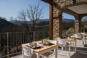 Outdoor dining - Agriturismo Angiò nel Ceré (Beverino)