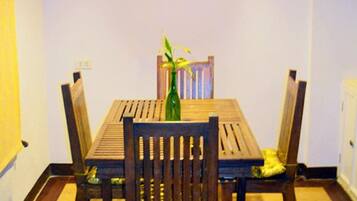 Breakfast, lunch, dinner served; local cuisine