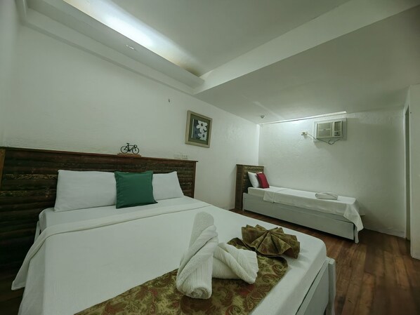 Deluxe Triple Room | 1 bedroom, bed sheets