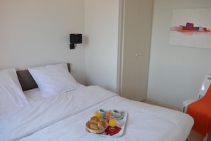 2 bedrooms, iron/ironing board, travel crib, free WiFi - Holiday Home *** - 2 Bedrooms - Heated Pools (Carla-Bayle)