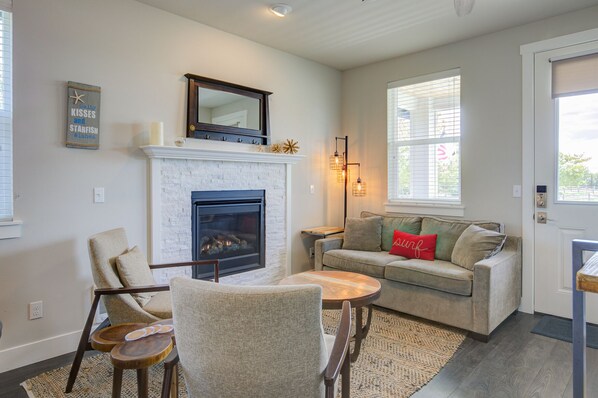 Smart TV, fireplace, DVD player