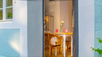 Apartment (Villa Ludwigshöhe) | In-room dining