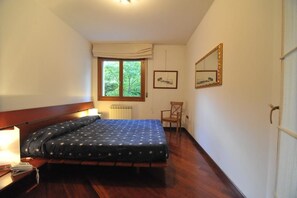 Luxury Apartment, 3 Bedrooms, Kitchen, Annex Building | In-room safe, soundproofing, free WiFi, bed sheets - Locanda Cavalli (Mestre)