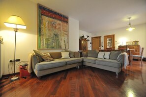 Luxury Apartment, 3 Bedrooms, Kitchen, Annex Building | Living area | Plasma TV - Locanda Cavalli (Mestre)