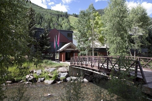 2BR Mountain Condo | Deck, Hot Tub Access + Minutes to Hiking