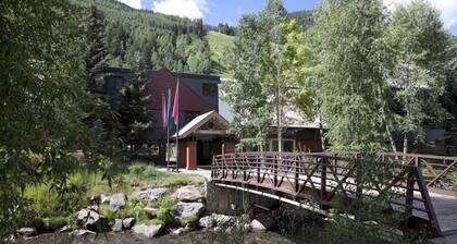 2BR Mountain Condo | Deck, Hot Tub Access + Minutes to Hiking