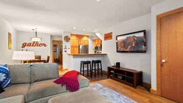 平面電視、DVD 播放機