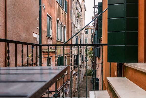 Apartment, 3 Schlafzimmer | Blick vom Balkon
