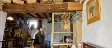 1 bedroom, individually decorated, individually furnished