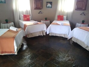 Minibar, in-room safe, desk, blackout curtains - Noma Nini Lodge And Restaurant (Mbombela)