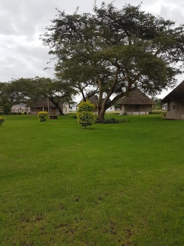 Noma Nini Lodge And Restaurant