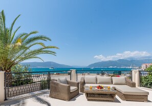 Apartamento familiar, 2 habitaciones | Patio hawaiano