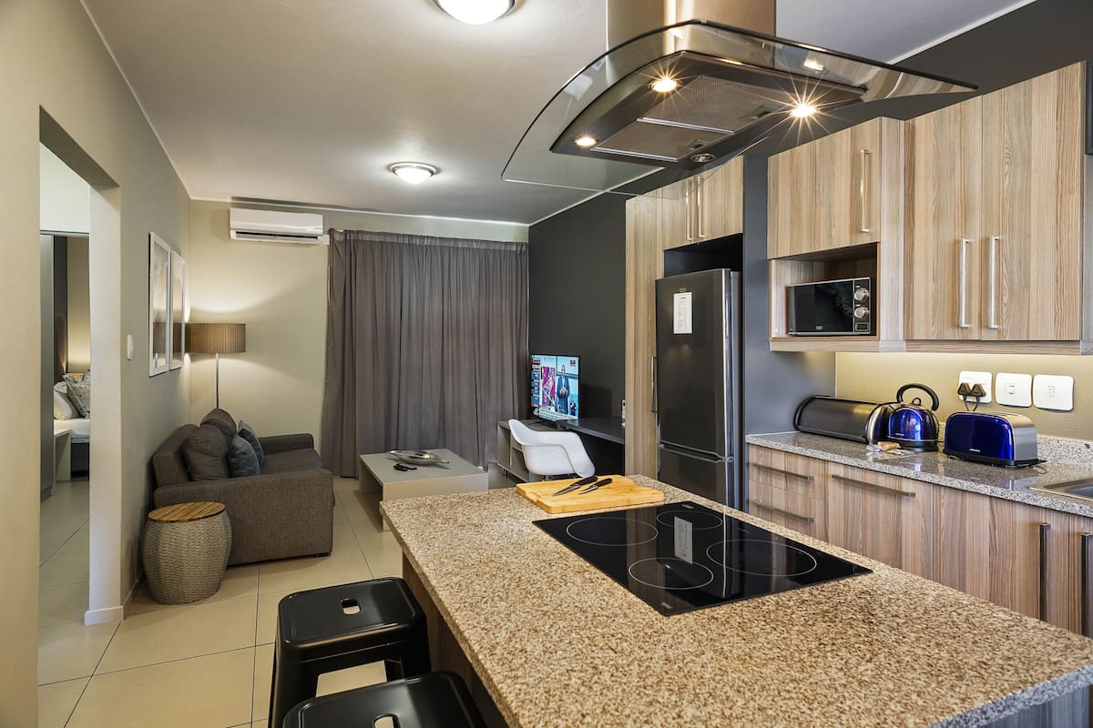 Executive Apartment, 1 Bedroom, Non Smoking | Private kitchen | Full-sized fridge, microwave, oven, stovetop