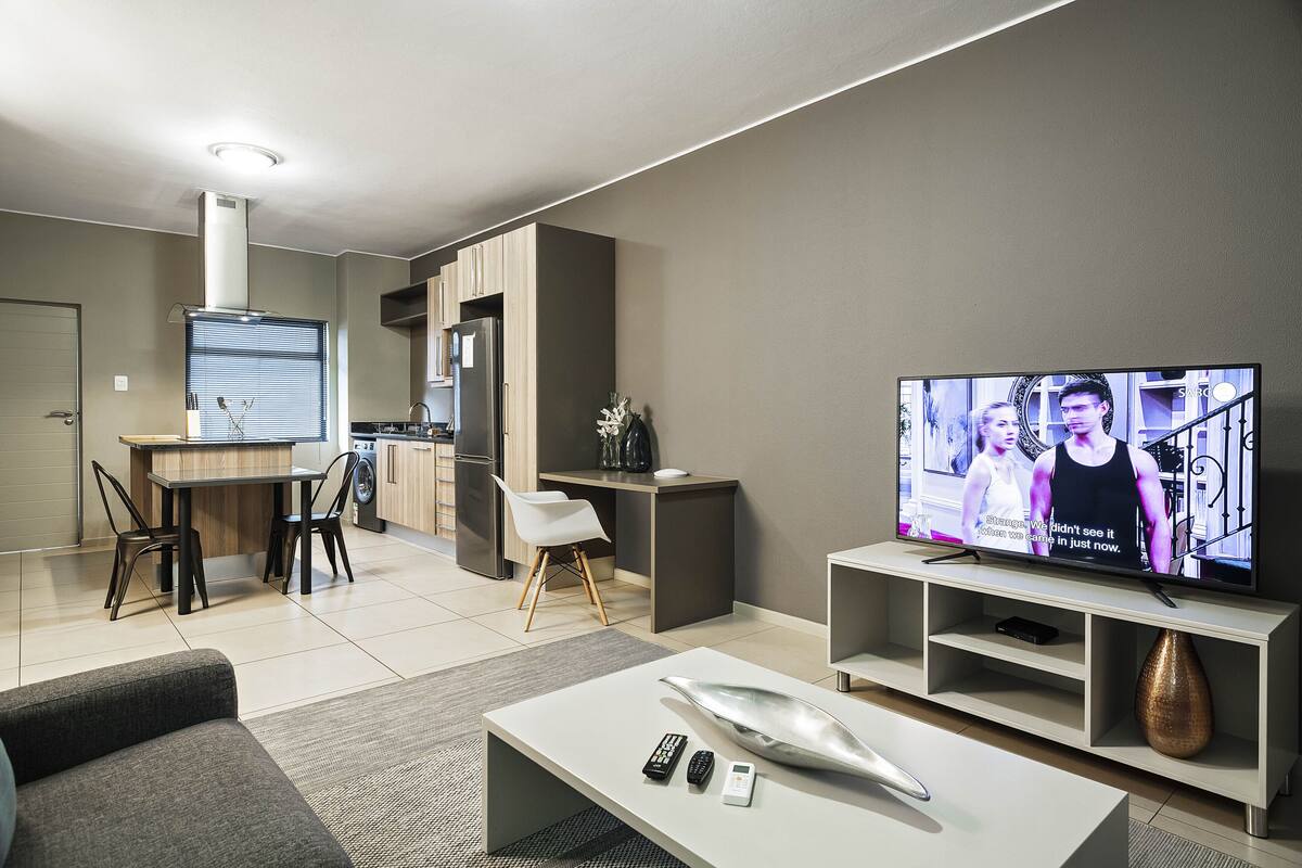 Luxury Apartment, 2 Bedrooms, Non Smoking | Living area