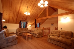 Luxury Cottage, 4 Bedrooms, Sauna, Garden Area | Living room