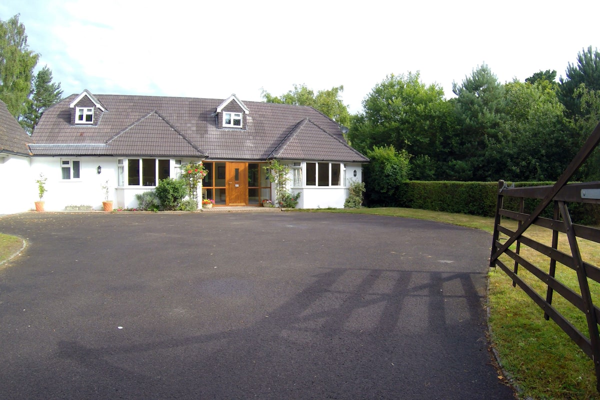 Luxury Cottage, 4 Bedrooms, Sauna, Garden View