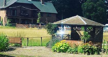 Acorn Court Country House