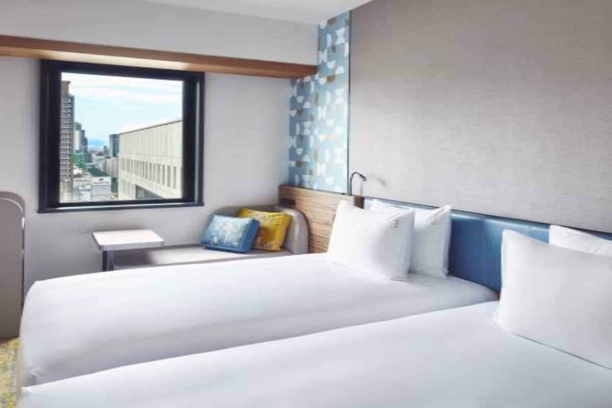 Zimmersafe, Schreibtisch, laptopgeeigneter Arbeitsplatz