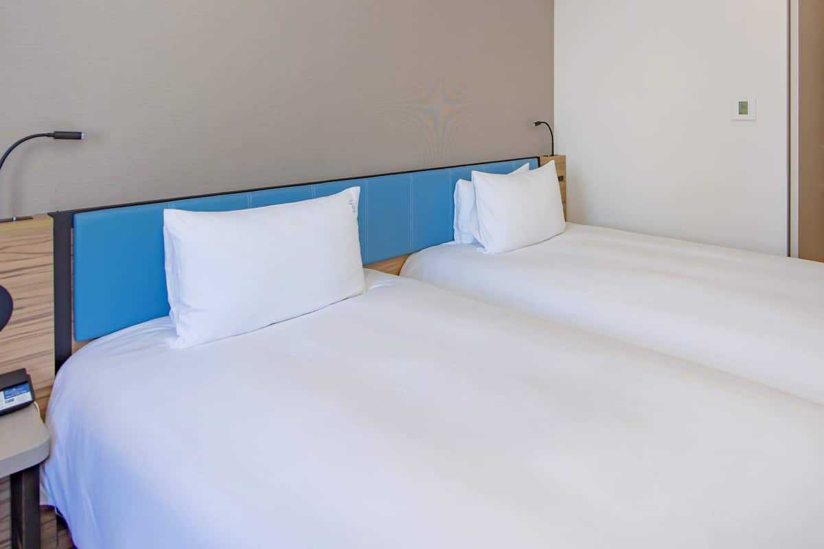 Room, 2 Twin Beds (Free Breakfast) | In-room safe, desk, laptop workspace, blackout drapes