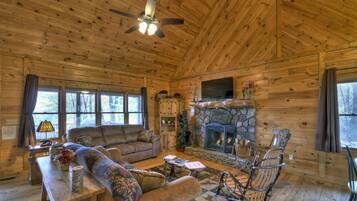 Cabin, Multiple Beds, Non Smoking | Living room | Flat-screen TV