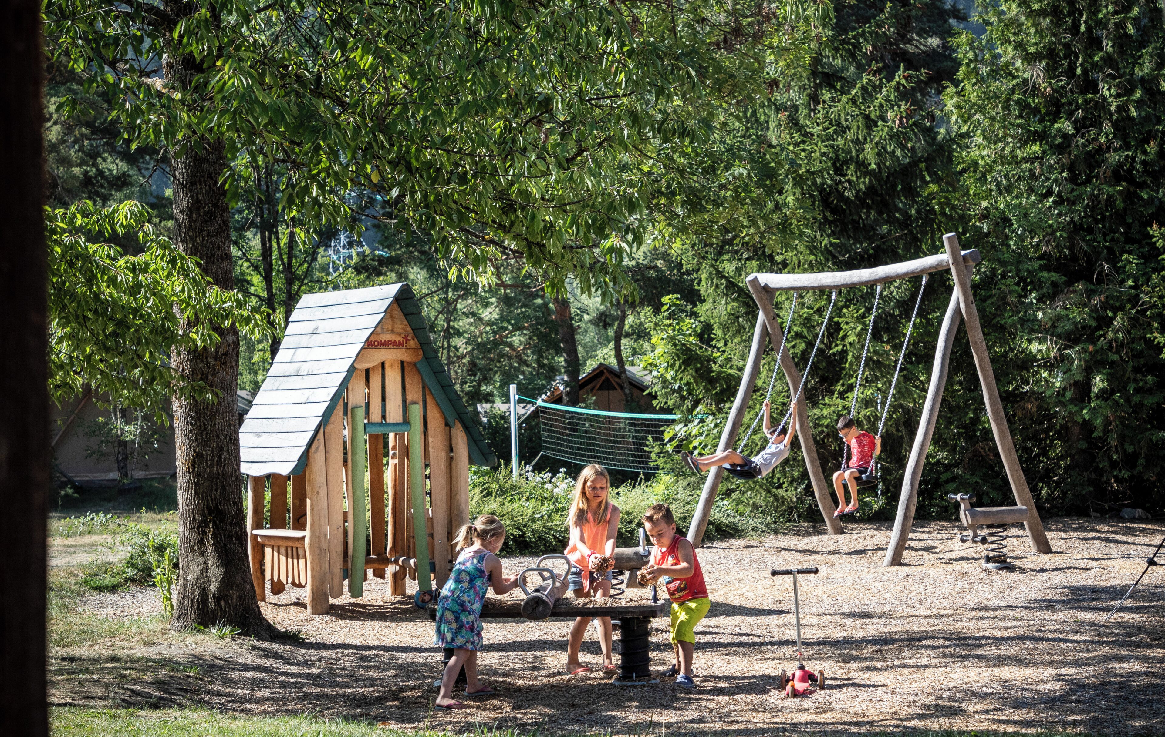 Area giochi per bambini (all'aperto)
