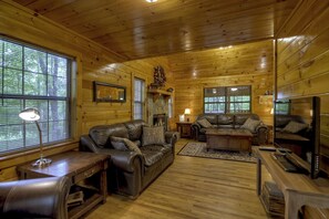 Familie huisje, meerdere bedden, niet-roken | Woonkamer | Een flatscreentelevisie