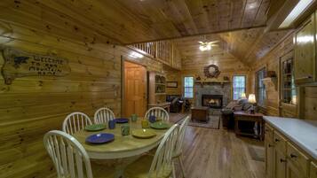 Kabin Keluarga, Beberapa Tempat Tidur, Bebas Asap Rokok | Makan di kamar