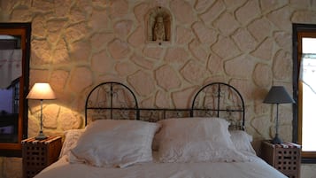 Double Room, Garden View | Desk, blackout drapes, free WiFi, bed sheets