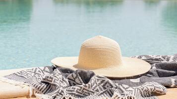 Piscina all'aperto, con ingresso dalle 09:00 alle 20:00, lettini